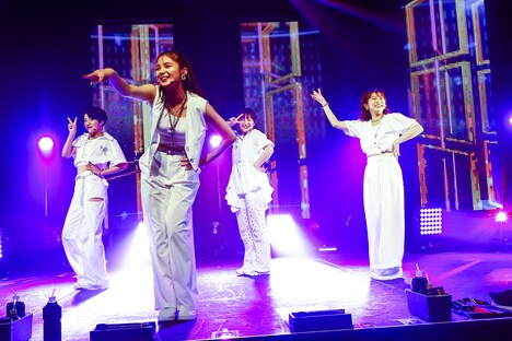 「AMEFURASSHI 2nd Tour 〈Drop Tour 2022〉」ファイナル公演の様子。