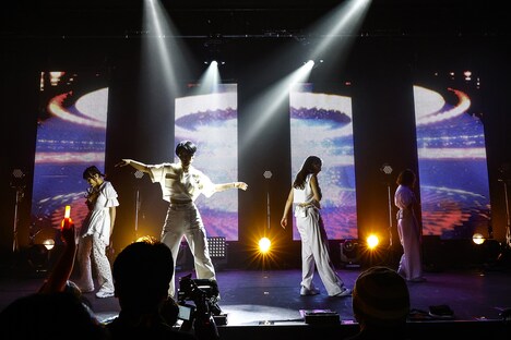 「AMEFURASSHI 2nd Tour 〈Drop Tour 2022〉」ファイナル公演の様子。