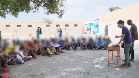 「NNNドキュメント'22『“テロリスト”とつくる未来 -ソマリア 永井陽右の挑戦-』」より (c)日本テレビ