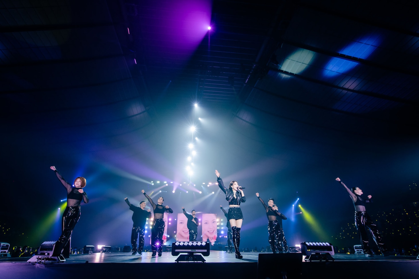 人気画像3位は「BoA、日本デビュー20周年ライブで30曲熱唱『私、日本に来てよかった』東方神起YUNHOも駆け付ける」より、「BoA 20th Anniversary Special Live -The Greatest-」の様子。（写真提供：エイベックス）