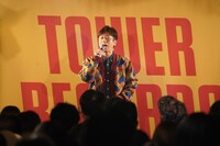 後藤輝基「マカロワ」発売記念インストアイベントの様子。