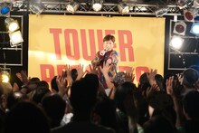 後藤輝基「マカロワ」発売記念インストアイベントの様子。