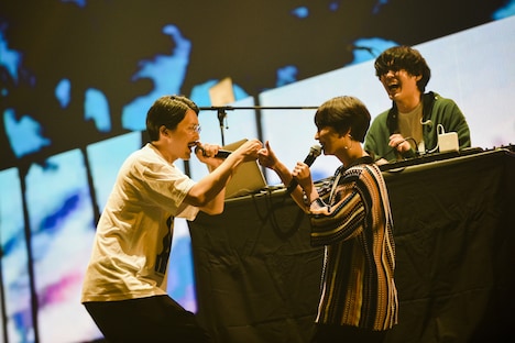 SIKK-O、鈴木真海子（chelmico）を迎えたSTUTSのパフォーマンスの様子。（Photo by Yukitaka Amemiya）