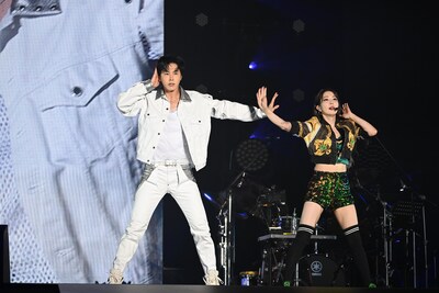 人気画像1位は「BoA、日本デビュー20周年ライブで30曲熱唱『私、日本に来てよかった』東方神起YUNHOも駆け付ける」より、YUNHO（東方神起）とBoA。（写真提供：エイベックス）