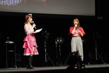 左からでか美ちゃん、鞘師里保。