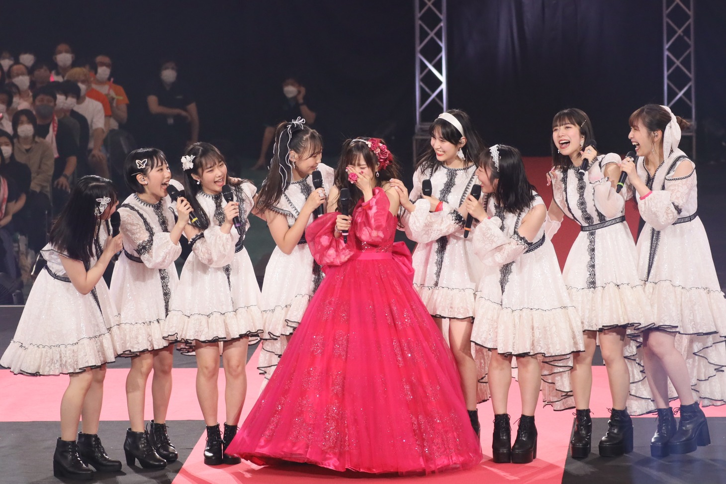 「Juice=Juice CONCERT TOUR ～terzo～ FINAL 稲場愛香卒業スペシャル」の様子。