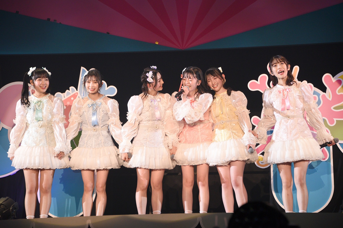 「Dear friend」を歌う超ときめき♡宣伝部。