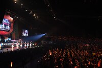 会場をオレンジ色に染め上げた超ときめき♡宣伝部と宣伝部員。