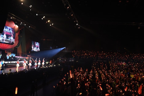 会場をオレンジ色に染め上げた超ときめき♡宣伝部と宣伝部員。