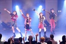 B.O.L.T（撮影：塩崎亨）