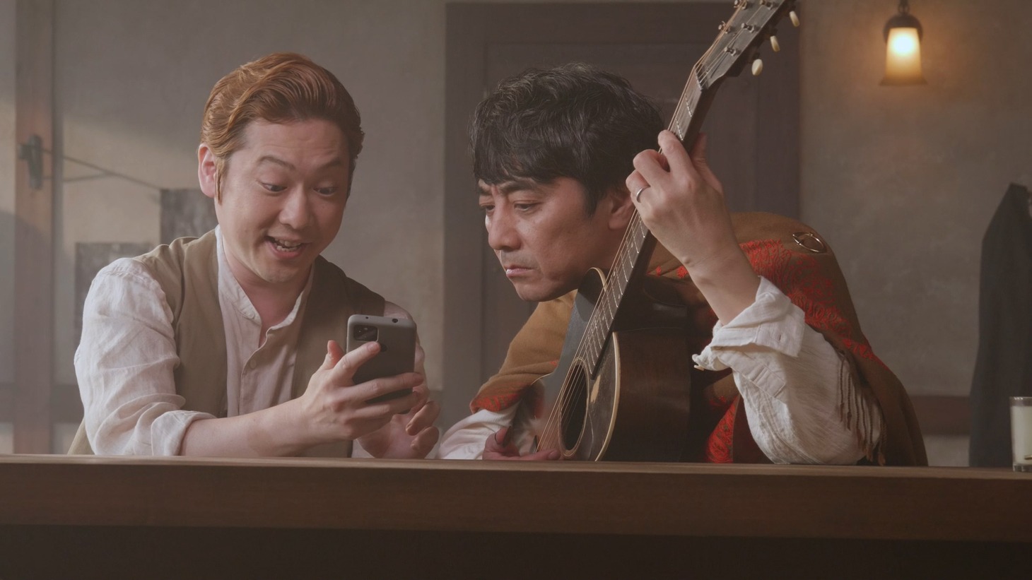 スマートフォン向けRPG「ロマンシング サガ リ・ユニバース」のテレビCM「さすらう者たち 篇」メイキングより。