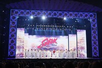 「SHOCK」1900回記念カーテンコールの様子。