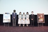左から竹中優介監督、金村美玖、河田陽菜、上村ひなの、刀根鉄太プロデューサー。