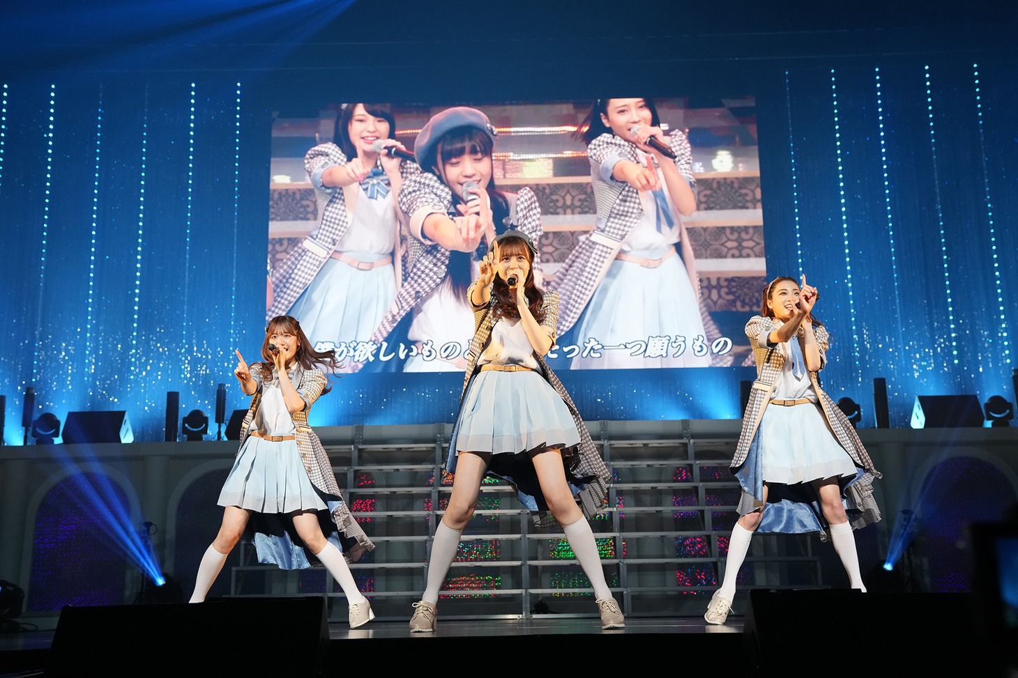 「バンドワゴン」をパフォーマンスするLaLuce。（提供：ラストアイドル制作委員会）