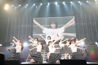 「サブリミナル作戦」をパフォーマンスするラストアイドル2期生アンダー。（提供：ラストアイドル制作委員会）