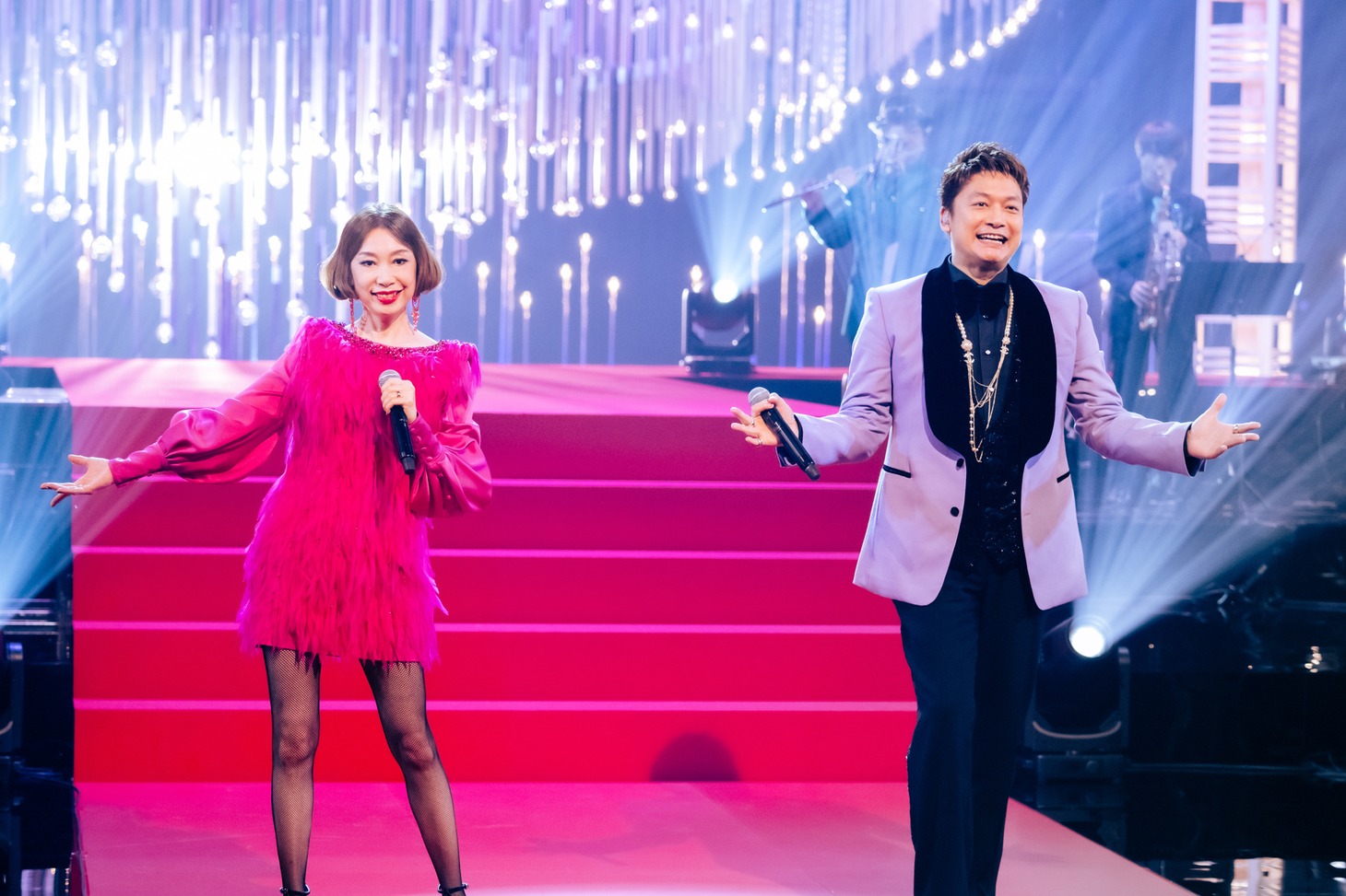 香取慎吾と野宮真貴のコラボパフォーマンスの様子。（写真提供：NHK）