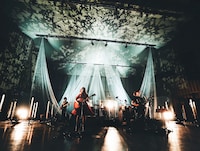 「GLIM SPANKY 野音ライブ 2022」の様子。（撮影：上飯坂一）