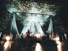 「GLIM SPANKY 野音ライブ 2022」の様子。（撮影：上飯坂一）