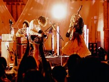 GLIM SPANKY（撮影：上飯坂一）