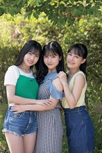 左から伊勢鈴蘭（アンジュルム）、北川莉央（モーニング娘。'22）、河西結心（つばきファクトリー）。