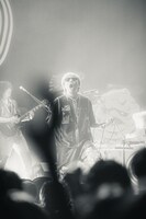 内田怜央（Vo）（Photo by Leo Youlagi）