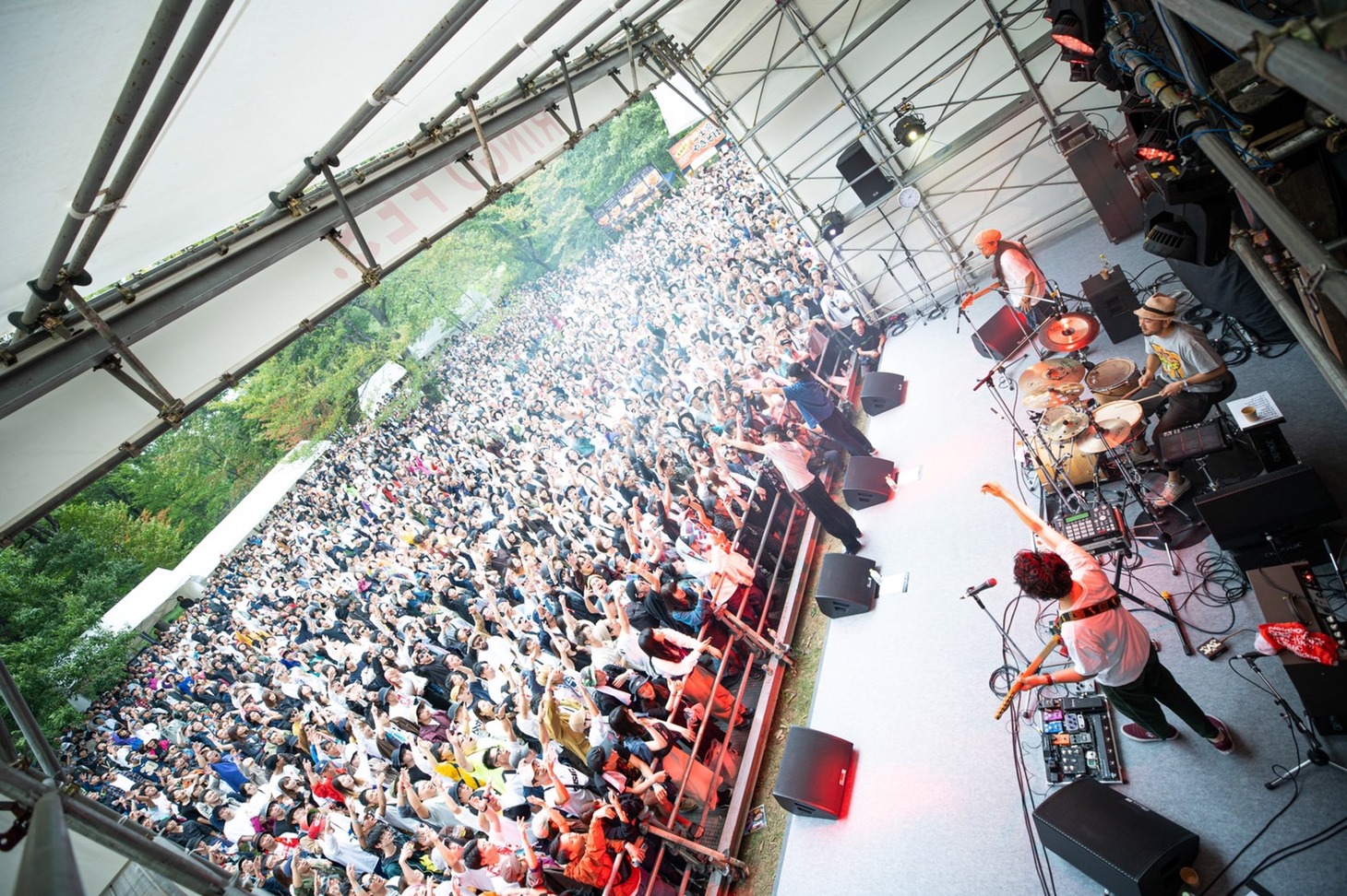 「りんご音楽祭」りんごステージの様子。