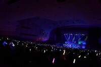 鈴木愛奈「Aina Suzuki 2nd Live Tour Belle révolte -Invitation to Conquest-」神奈川・パシフィコ横浜 国立大ホール公演の様子。