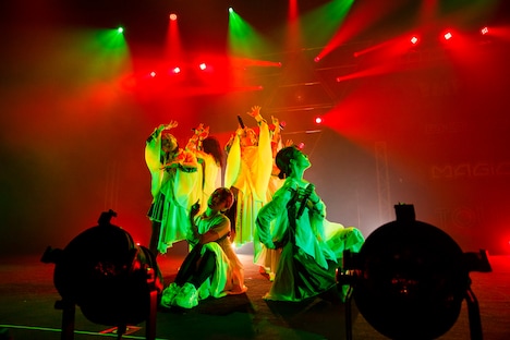 「EMPiRE DOPE MAGiC TOUR」最終公演より。
