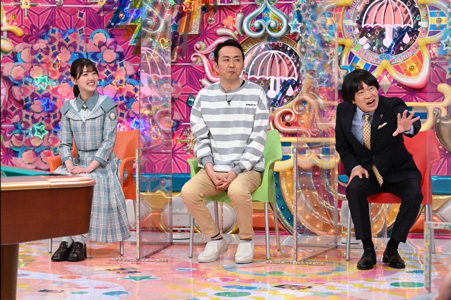 左から佐々木美玲（日向坂46）、田中卓志（アンガールズ）、蛍原徹。 (c)テレビ朝日