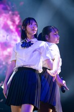 #ババババンビの水湊みお（左）と池田メルダ（右）。