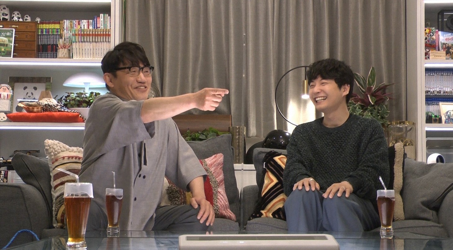 左から飯尾和樹（ずん）、星野源 (c)TBS
