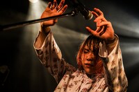 下川リヲ（Vo, G）（撮影：森好弘）