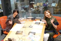 左から沖聡次郎、観月ありさ。