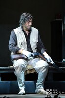 植村久志役の松平健。