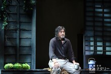 植村久志役の松平健。