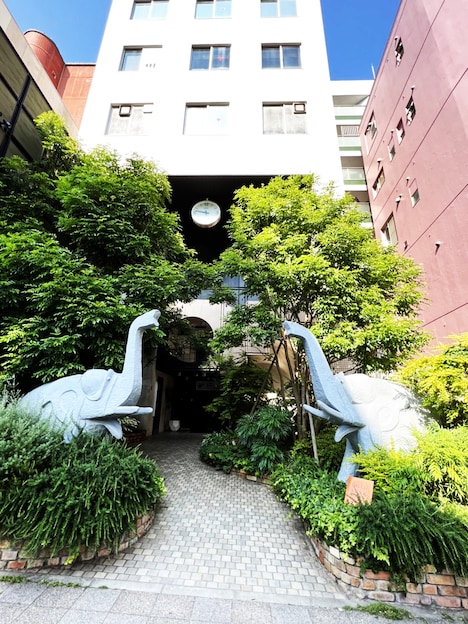 live music club PADOMAのある象ビルヂングの外観。