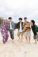 Da-iCE「+REVERSi」より。（撮影：笠井爾示） / 幻冬舎