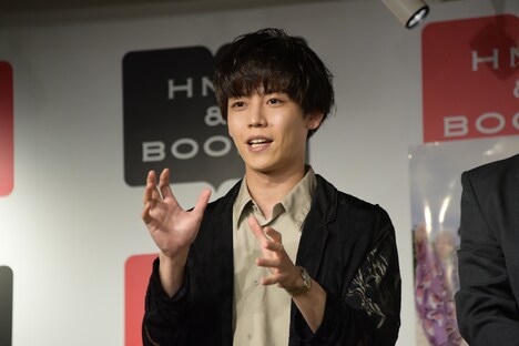 「悪魔の子って言われます」と説明する6月6日生まれの岩岡徹。