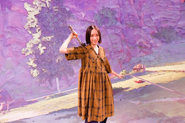 刻罪の剱を背負って立つのっちさん。