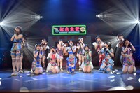 虹のコンキスタドール「全国美味いもの征服ツアー2022」初日公演の様子。