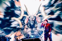 マイケル・クリストファー・コージ・フォックス（Vo）