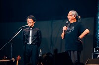 左から祖堅正慶（G, Vo）、植松伸夫。