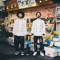 U-zhaanとBIGYUKIが変拍子の新曲に乗せて魚カレーを作るレシピMV完成