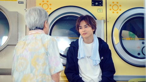 「みなと商事コインランドリー」場面写真 (c)缶爪さわ・椿ゆず / KDOKAWA / 「みなと商事コインランドリー」製作委員会