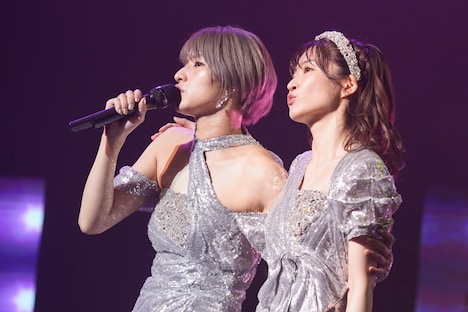 左から湊あかね、沢口けいこ。（撮影：緒車寿一）