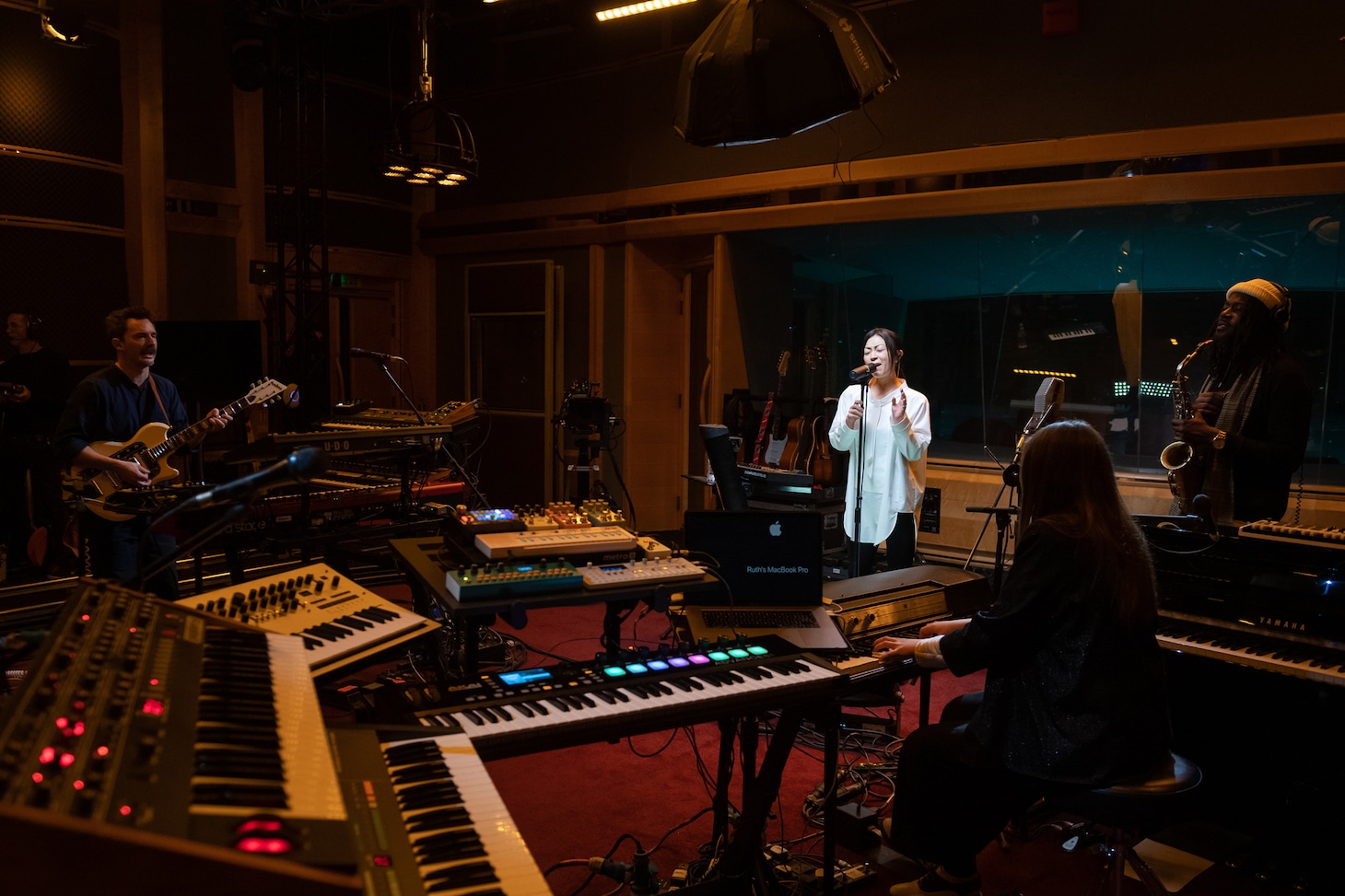 宇多田ヒカル「Hikaru Utada Live Sessions from Air Studios」の様子。