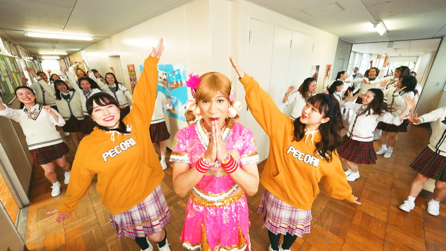 Gorie with Rei&Misato「若いってすばらしい」ミュージックビデオより。
