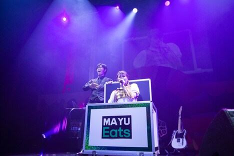 眉村ちあきが“MAYU Eats”から登場。イリュージョンは見事成功した。