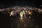 眉村ちあき「CHIAKI MAYUMURA Tour "ima"」東京・Zepp Haneda（TOKYO）公演で撮影された記念写真。
