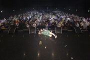 眉村ちあき「CHIAKI MAYUMURA Tour "ima"」東京・Zepp Haneda（TOKYO）公演で撮影された記念写真。